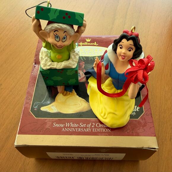 NIB Hallmark Disney's Snow White and the Seven Dwarfs 1997 Christmas Ornament - Picture 2 of 4